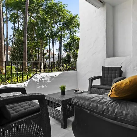 La Alcazaba Flat With Pool In - Ref M47