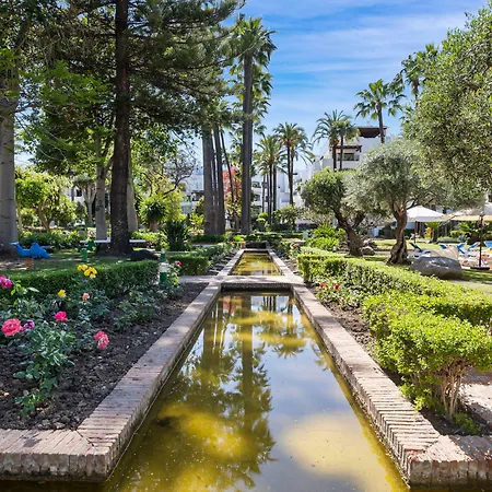 La Alcazaba Flat With Pool In - Ref M47