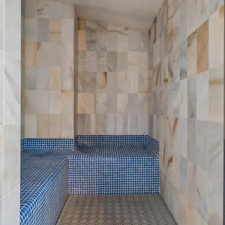 La Alcazaba Flat With Pool In - Ref M47 *