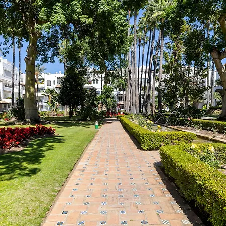 La Alcazaba Flat With Pool In - Ref M47 *